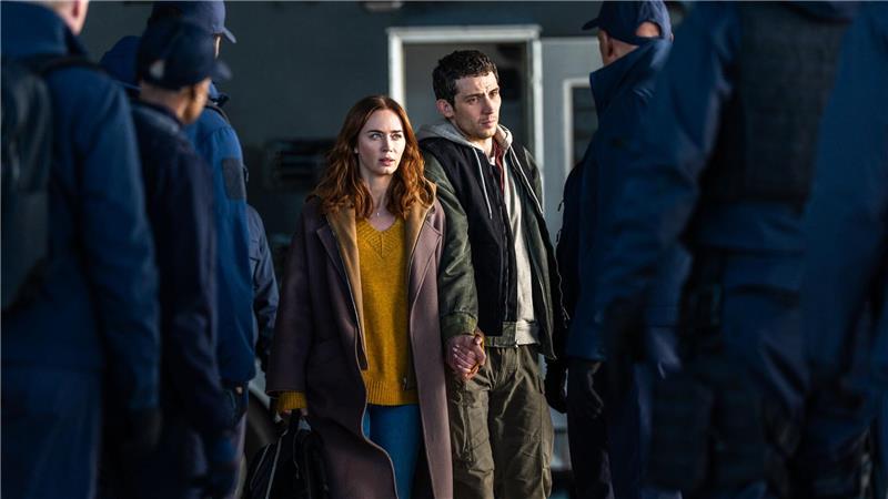 Wettermoderatorin Margaret Fairchild (Emily Blunt) und Cybersicherheitsexperte Daniel Kellner (Josh O’Connor) werden gejagt.