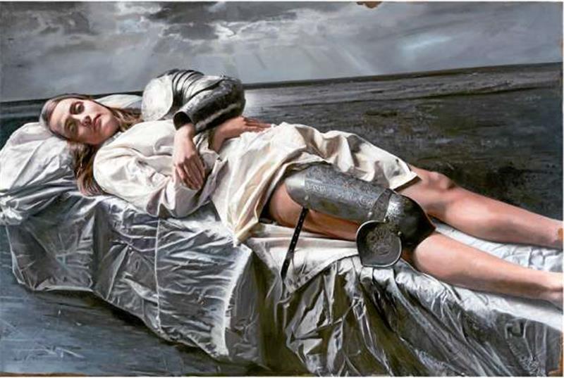 „When Silence falls (2015, Öl auf Leinwand): Die „Kriegerfrauen“ von Martin Eder sind eigenartig versunkene, fast entrückt wirkende weibliche Figuren. Manche Körperteile sind von Rüstung bedeckt.  Foto: Martin Eder