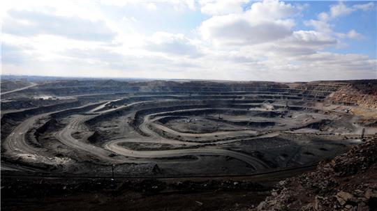 Wichtige Metalle, die etwa hier in der Bayan-Obo-Mine für seltene Erden in der Inneren Mongolei abgebaut werden, braucht auch die deutsche Industrie - etwa für Sensoren oder Elektromotoren. (Archivbild) 