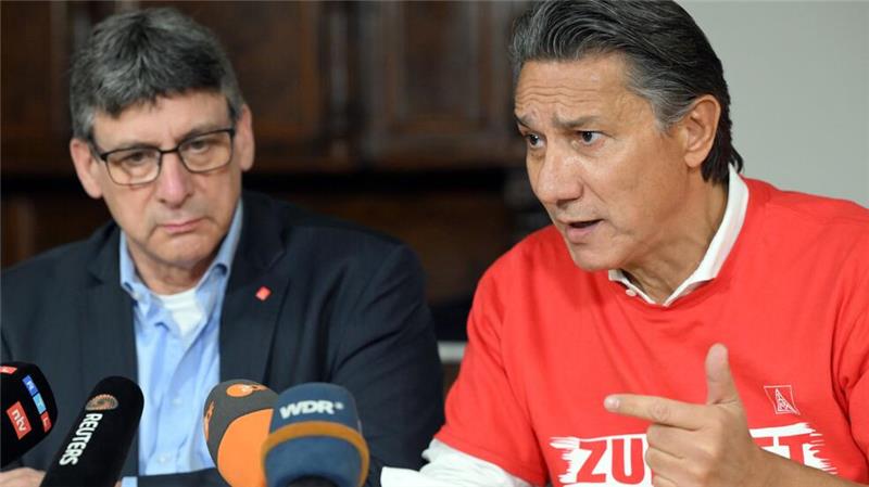 IG Metall droht mit „kreativem Ärger“ gegen Stahl-Jobabbau Widerstand gegen Kürzungspläne bei Thyssenkrupp Stahl: Der IG Metall Bezirksleiter Knut Giesler und der Gesamtbetriebsratschef Tekin Nasikkol.