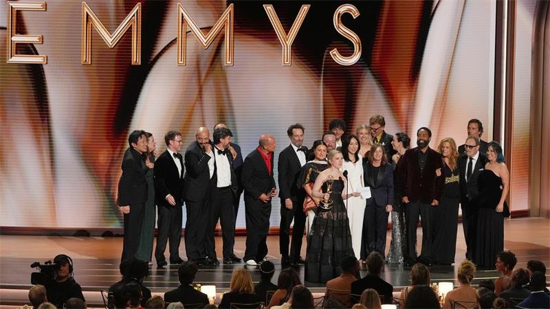 „Widow’s Bay“ wurde zum Überraschungssieger der diesjährigen Emmys. 