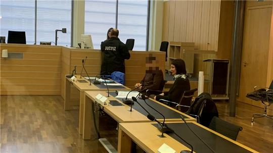 Wie die Zeugenaussagen weichen auch die Plädoyers von Staatsanwalt und Verteidigerin stark voneinander ab.