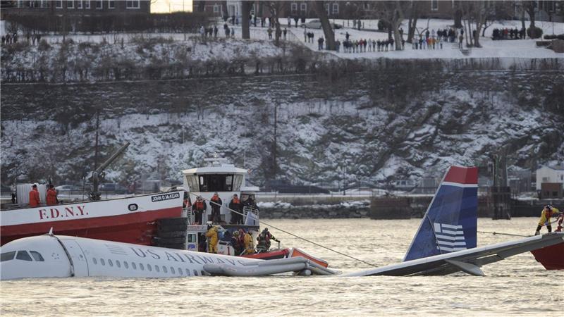 Wie durch ein Wunder überleben alle 155 Menschen an Bord die Notlandung im Hudson River. (Archivbild) 