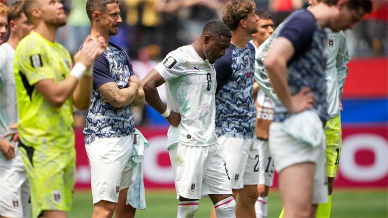 Tränen und Stolz: Österreichs WM-Comeback endet früh Wie es für Kapitän Alaba (M) weitergeht, ist offen.