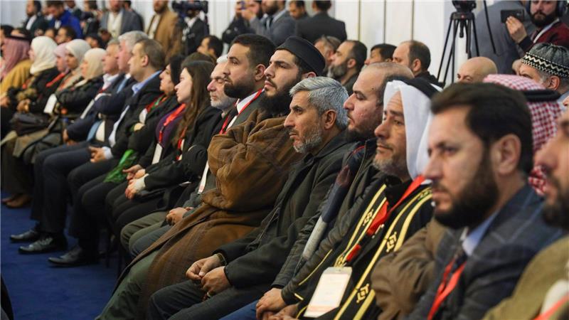 Asylschutzquote sinkt - Entscheidungsstopp zu Syrien Wie es in Syrien - hier Teilnehmer an einer Konferenz für nationalen Dialog - nach dem Sturz von Langzeitmachthaber Baschar al-Assad weitergeht, ist offen.