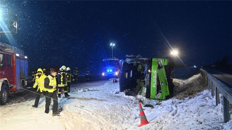 Flixbus zeigt sich betroffen nach schwerem Busunfall auf A11 Wie es zu dem Unfall kam, ist bislang unklar.