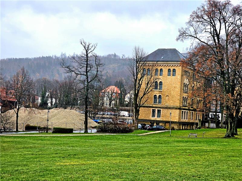 Wie geht es mit dem Pfalzquartier weiter? Eine Pro-Initiative wirbt jetzt für die Realisierung der Pläne samt Stadthalle. Foto: Sowa