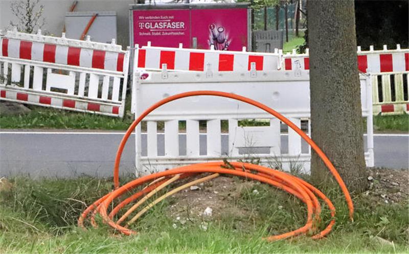 Glasfaserausbau an einer Straße