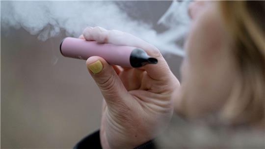 Wie groß ist das Gesundheitsrrisiko von E-Zigaretten? (Archivbild)