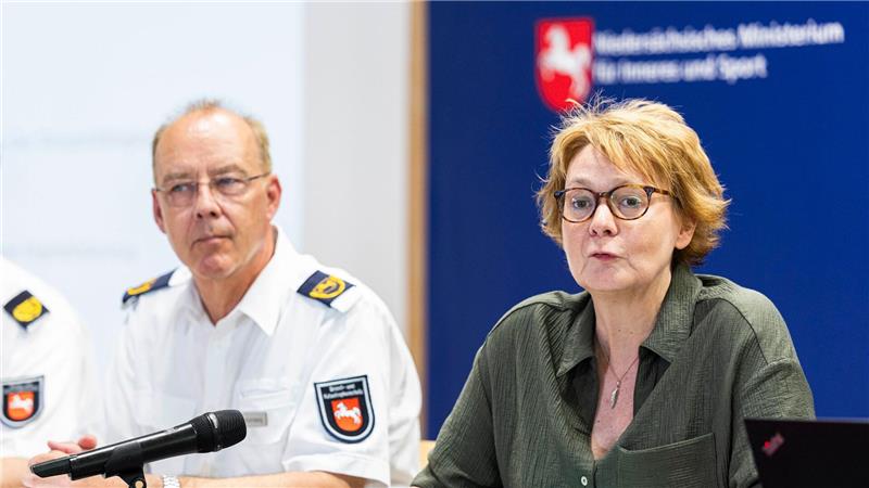 Jugendfeuerwehren wachsen – Warnruf aus der Fläche Wie gut ist Niedersachsen vorbereitet? Ministerin Daniela Behrens präsentiert Zahlen und Herausforderungen.