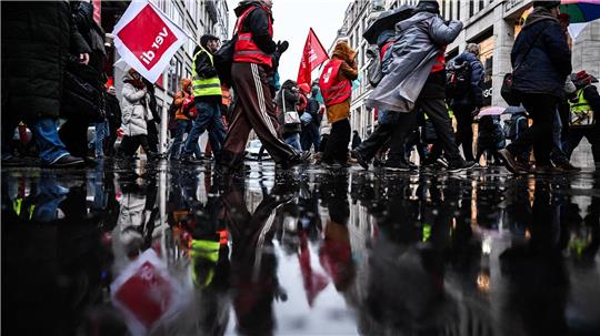 Wie hier in Berlin werden Warnstreiks in den kommenden Wochen verstärkt spürbar sein. 