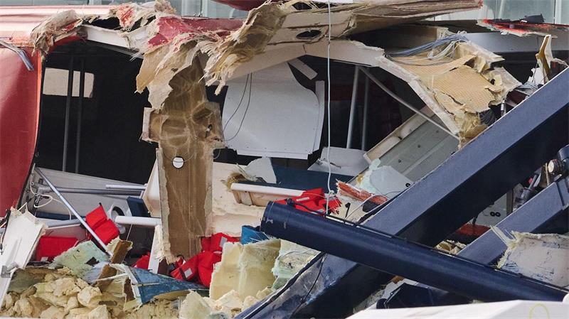 Wie hoch der Gesamtschaden nach dem Unfall ist, war zunächst unklar. 