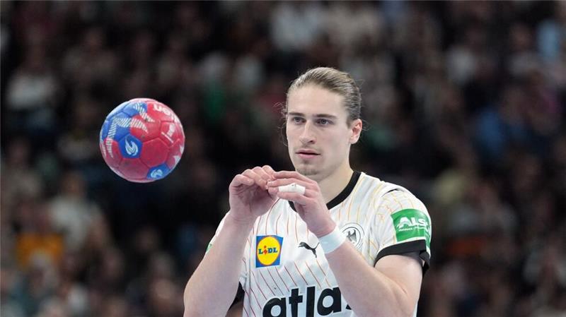 „Das erste Endspiel“: Handball-Team eröffnet Medaillenjagd Wie immer ruhen die Medaillen-Hoffnungen auf Juri Knorr.
