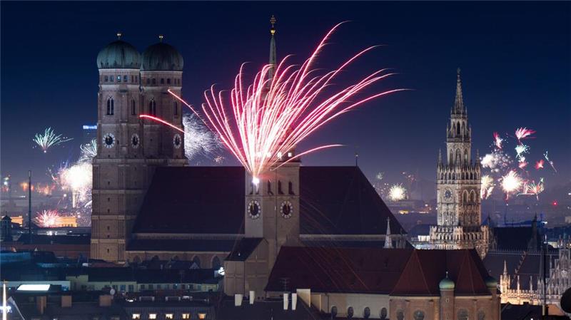 Wie in München wurde vielerorts ein Feuerwerk gezündet.
