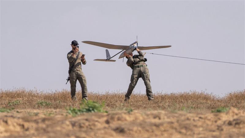 Wie irritierend das ständige Surren der Drohnen sein kann, hat der Leiter der Diakonie Katastrophenhilfe, Martin Keßler, im palästinensischen Gazastreifen erlebt. (Symbolbild)