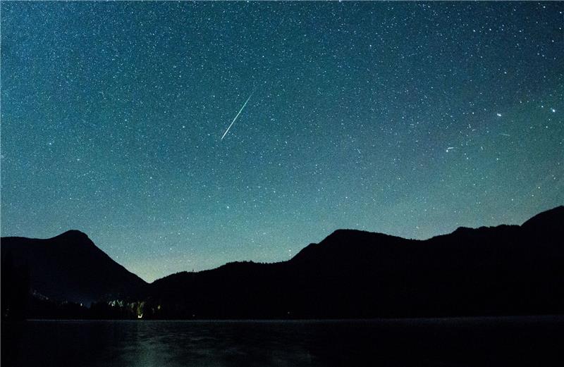 Sonne, Mond und Sterne im November - Leoniden aktiv Wie jedes Jahr kreuzt die Erdbahn im November den Meteorstrom der Leoniden.