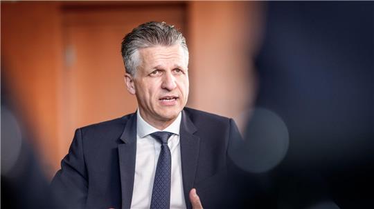 Wie können die Milliardenlöcher im Haushalt gestopft werden? Kanzleramtsminister Thorsten Frei (CDU) meint: Nicht mit Steuererhöhungen. (Archivbild)