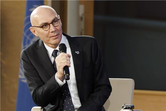 «Wie können wir unsere Menschlichkeit und unsere Rechte in diesem neuen Universum schützen?», sagt Volker Türk mit Blick auf KI.