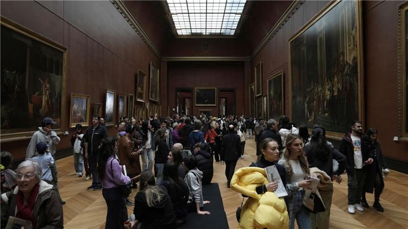 Louvre im Krisenmodus: Fünf Dinge, die sich ändern müssen Wie lässt sich der Besucherstrom entzerren? Mehrere kleine Museumseingänge statt eines zentralen Nadelöhrs?