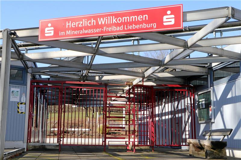 Wie lange kann das Freibad noch Badegäste willkommen heißen? Eine Antwort auf diese Frage soll ein Statusbericht ermöglichen, den die Verwaltung erstellen soll. Fotos: Gereke