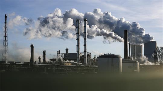 Wie lassen sich die Abgase in der Industrie energieeffizient reinigen? Die Projektpartner gehen dieser Frage mit ihrem Forschungsprojekt auf den Grund.
