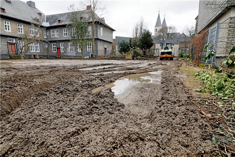 Wie radikal die Sanierung des Klostergartens ist, wird bei diesem Anblick deutlich, der einige Passanten erschreckte und am Sinn der Sache zweifeln ließ. Foto: Epping