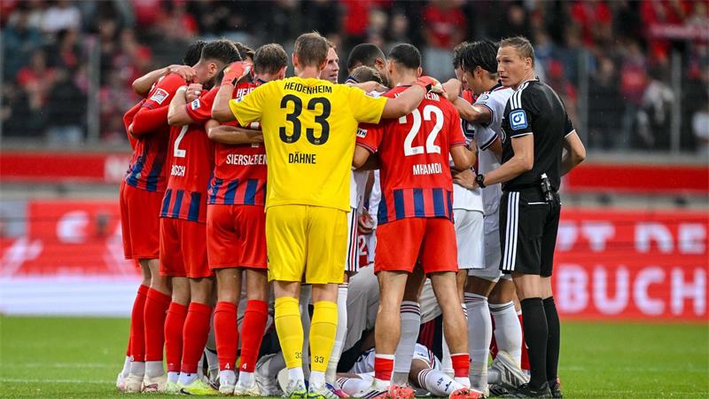 Bayern: Kein Hinweis auf drohendes Karriereende bei Musiala Wie schon gegen Leipzig musste Jamal Musiala behandelt werden.