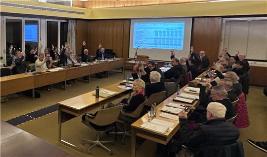 Die Mitglieder des Bad Harzburger Stadtrats während einer Sitzung Ende 2025.