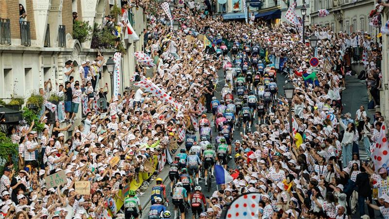 Tour-Strecke 2027: Pogacar muss auf Gelbes Trikot warten Wieder ein Tour-Highlight: Das Peloton überquert den Montmartre-Hügel. (Archivbild)