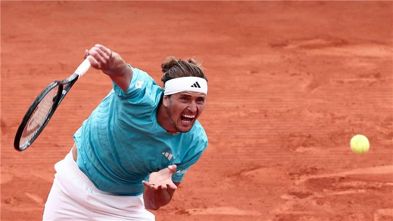 Wieder raus im Halbfinale: Alexander Zverev verlor erneut gegen Jannik Sinner.
