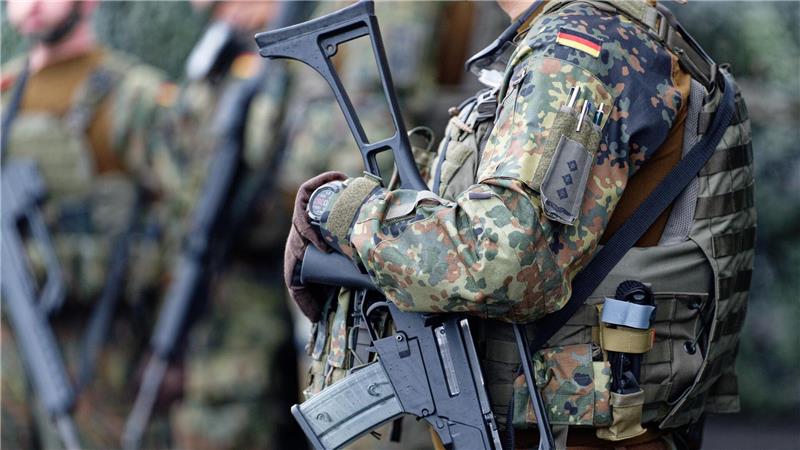 Rückkehr zur Wehrpflicht? Union für Vorbereitungen Wieviel Freiwillige können für die Bundeswehr gewonnen werden - und was, wenn das nicht reicht? Die Koalition diskutiert.