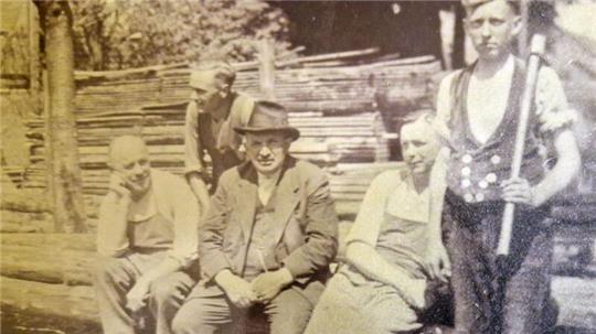 Wilhelm Söffge im Kreis seiner Familie. Zur Verfügung gestellt vom Urenkel, Gunnar Söffge.