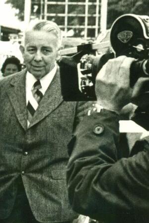 Dieses Pony haben Generationen von Bad Harzburger Kindern geliebt Wilhelm Uppenborn übernimmt 1962 die Leitung des Gestüts Harzburg und ist zudem von 1967 bis 1974 Präsident des Harzburger Rennvereins.