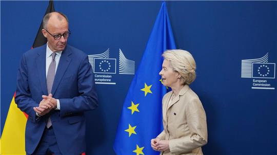 Will Kommissionspräsidentin Ursula von der Leyen konkrete Arbeitsaufträge erteilen: Bundeskanzler Friedrich Merz. (Archivbild)