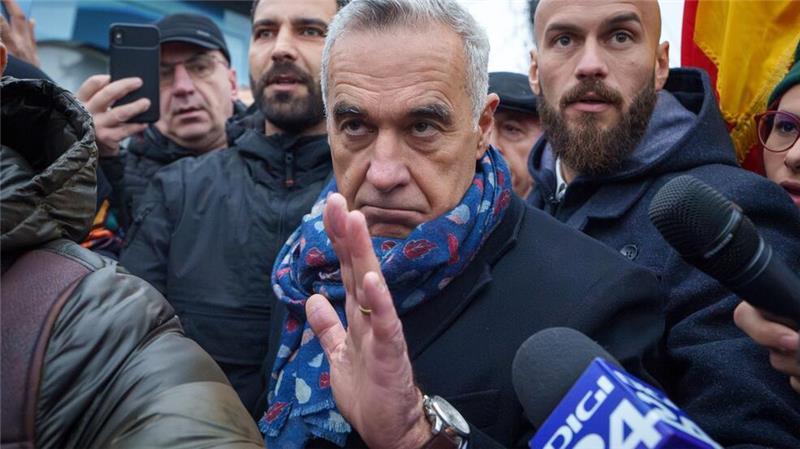 Rechtsextremist klagt gegen Wahl-Annullierung in Rumänien Will die Annullierung der Präsidentenwahl in Rumänien nicht hinnehmen: Calin Georgescu (Archivbild).