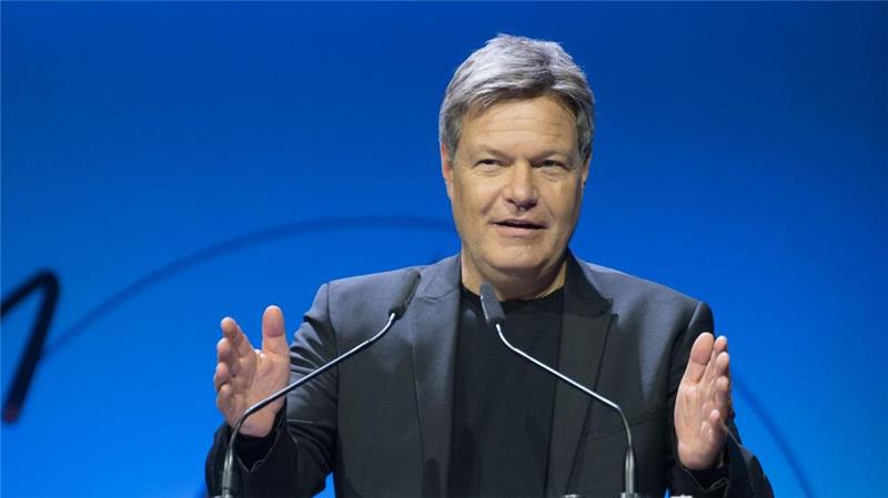 1.000 Euro für Ladestrom - Habeck will E-Autos fördern Will die Nachfrage nach Elektroautos ankurbeln: Minister Habeck.