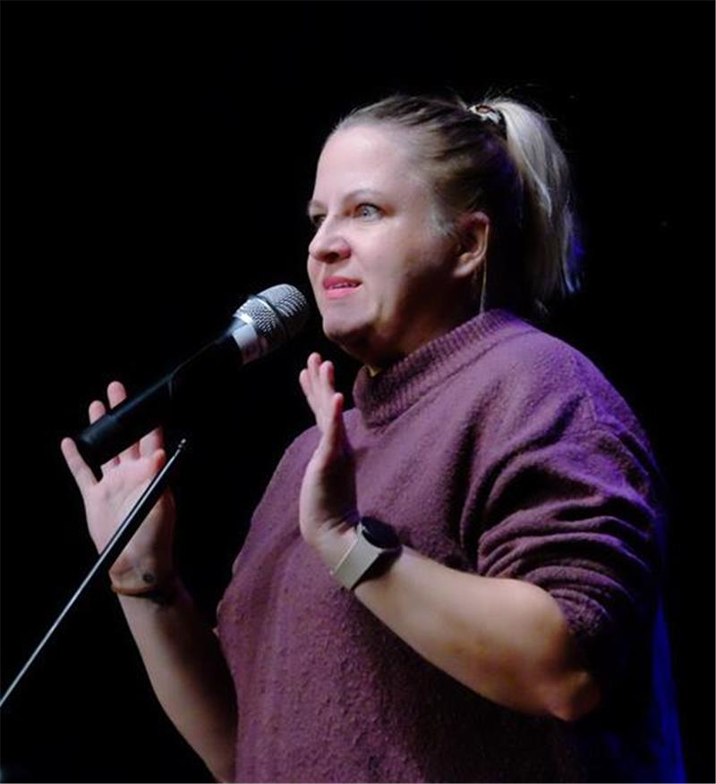 Breite Palette der Emotionen: Tränen der Freude und Trauer Will endlich Groupies: Bühnenpoetin Katja Hofmann aus Halle an der Saale.