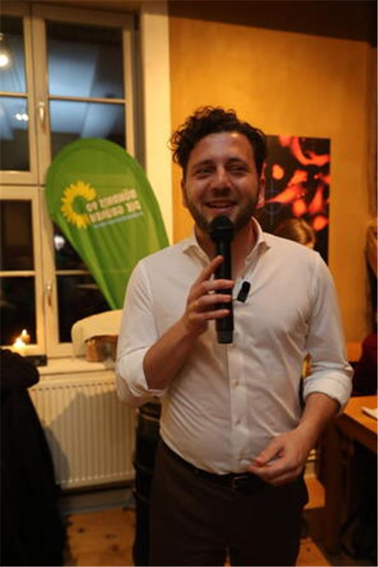 "Will man den Klimaschutz rückabwickeln? Oder will man Kurs halten?": Felix Banaszak bei seinem Besuch in Goslar.