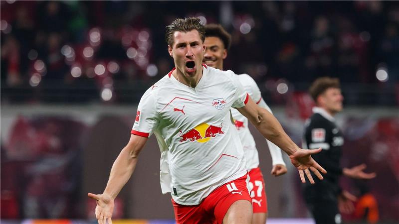 Willi Orban jubelt über sein erstes Bundesliga-Tor der Saison.