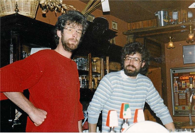 Willi Robben mit seinem Freund Peter Rostin, mit dem er 1983 erstmals als Gast das „Alt Berlin“ betrat.  Fotos: Epping