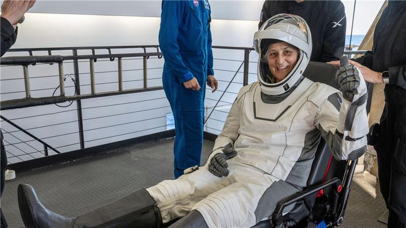 „Willkommen daheim“: Gestrandete Astronauten zurück auf Erde Williams zeigte sich nach der Rückkehr bestens gelaunt.