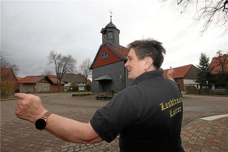 Lutteraner Landfrauen-Chefin gibt den Vereinsvorsitz ab „Willkommen aufm Dorf“: Die Landfrauen um die scheidende Vorsitzende Renate Geldmacher-Ternedde tragen seit vielen Jahren dazu bei, das Leben auf dem Lande attraktiv zu gestalten. Ihr Verein begeht in diesem Jahr sein 75-Jähriges. Foto: Gereke