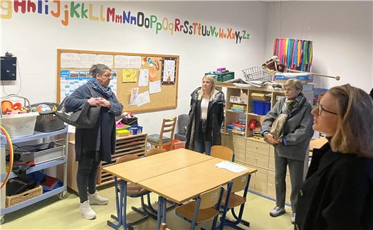 Willkommen bei den „Schlaufüchsen“: Der Hort hat seinen von allen geschätzten Platz in der Schule. Anja Voges (l.) war schon 1972 als Kind in der Sudmberger Schule.