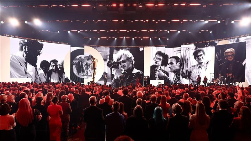 Wenders vs. Kinski: Wie umgehen mit umstrittener Nacktszene? Wim Wenders wurde beim Deutschen Filmpreis mit dem Ehrenpreis ausgezeichnet (Archivbild).