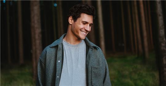 Wincent Weiss spielte bereits Konzerte in der Region. Nun kommt er im August zum "Yellow Jockey" nach Bad Harzburg. Foto: Dario Suppan