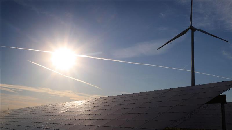 Fast 60 Prozent Strom aus erneuerbaren Energien Wind und Sonne als wichtige Energiequellen: Rekord für Ökostromproduktion in Deutschland (Archivbild)