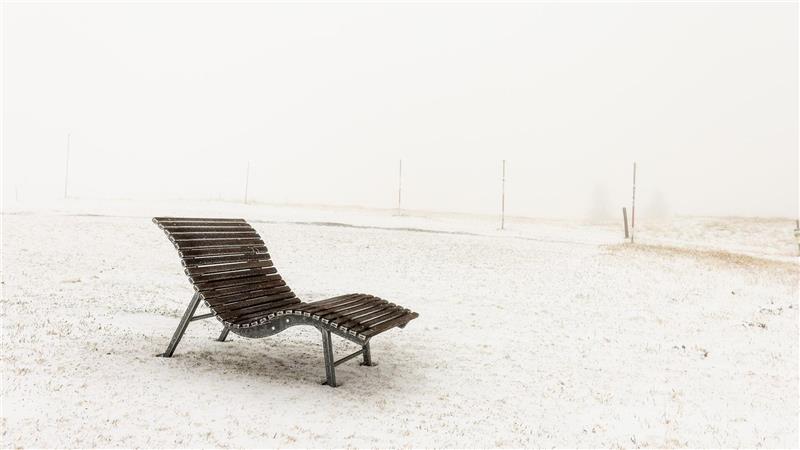 Bilder des Tages Wintereinbruch auf dem Feldberg: Schnee, Nebel und Wind in Baden-Württemberg