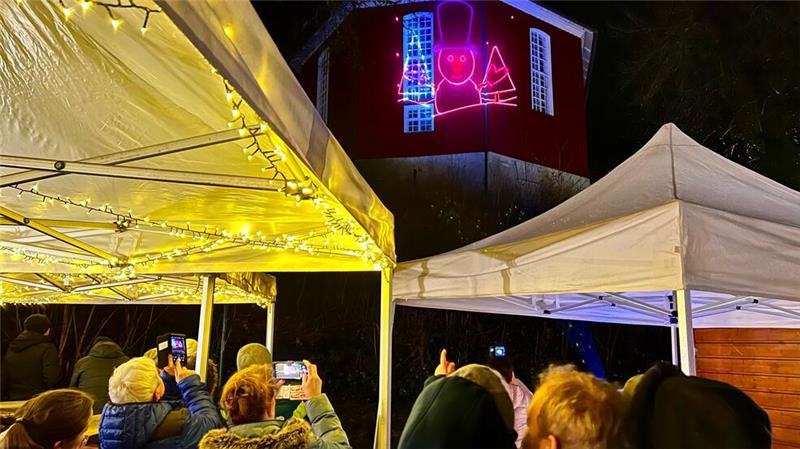 Planänderung für die Winter-Gaudi in Altenau Winterliche Lichtfiguren an der Altenauer Kirche sollen die ursprünglich geplante Lasershow ersetzen.