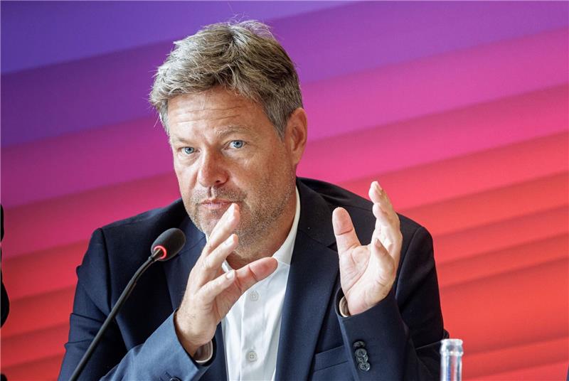 «Wir brauchen für Offshore die Konverter»:  Bundeswirtschaftsminister Robert Habeck bei der der Messe «Husum Wind».