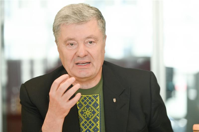 Poroschenko: „Helft uns, damit der Krieg nicht nach Deutschland kommt“ „Wir brauchen noch in diesem Jahr einen Aktionsplan für die Aufnahme der Ukraine in die Nato“, sagt Petro Poroschenko. Foto: Reto Klar/FFS